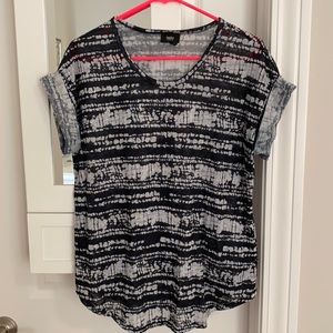 Women’s Print Top with Cuffed Sleeves